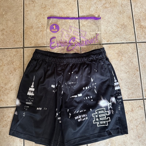 1:1 EE SHORTSSize LNew